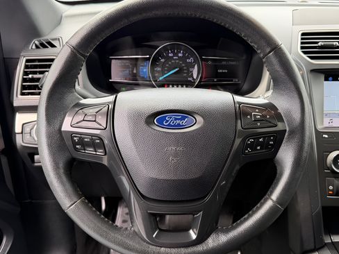Used 2019 Ford Explorer XLT w/ Equipment Group 202A AWD/4WD image 45