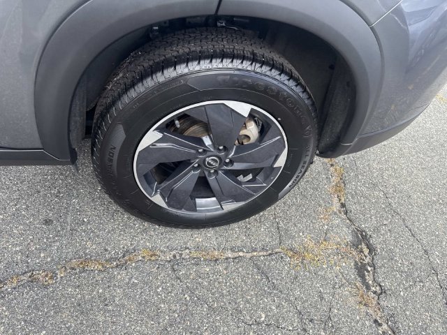 Used 2024 Nissan Rogue SV FWD image 14