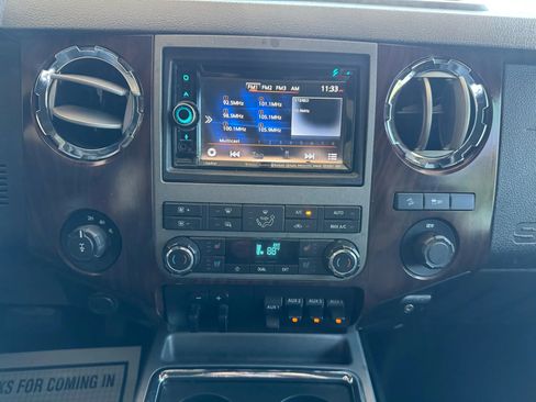 Used 2011 Ford F250 Lariat w/ Lariat Interior Pkg image 17