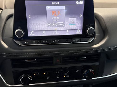 Used 2023 Nissan Rogue S FWD image 12