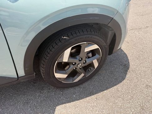 Used 2025 Hyundai Venue SEL FWD image 39