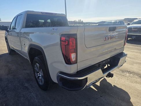 New 2026 GMC Sierra 1500 SLE w/ X31 Off-Road Package AWD/4WD image 11