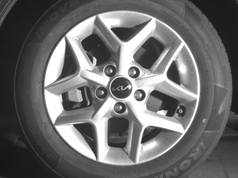 Used 2025 Kia Soul LX w/ LX Technology Package FWD image 12