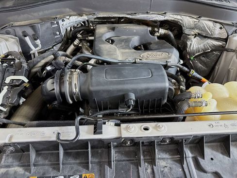 Used 2020 Ford Explorer XLT w/ Equipment Group 202A image 40