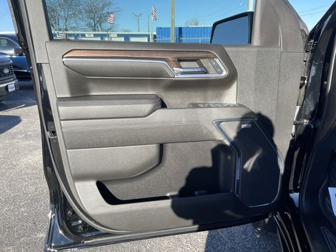 Used 2024 Chevrolet Silverado 1500 LT Trail Boss w/ Convenience Package II image 12