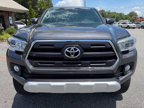 Used 2017 Toyota Tacoma SR5 w/ Tow Package AWD/4WD image 7