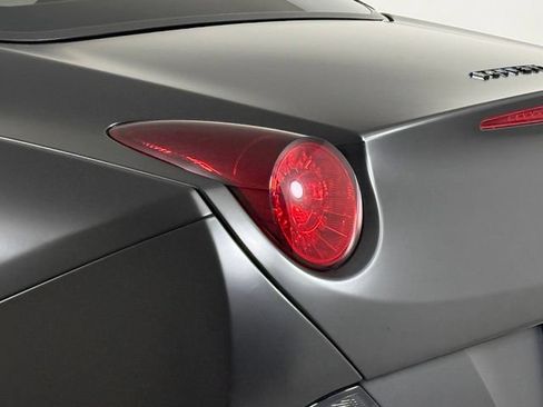 Used 2014 Ferrari California RWD image 18