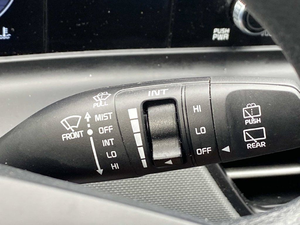 Used 2025 Kia Seltos LX AWD/4WD image 19