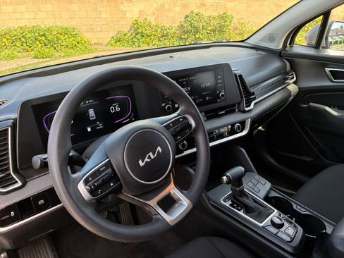 Used 2025 Kia Sportage LX image 34