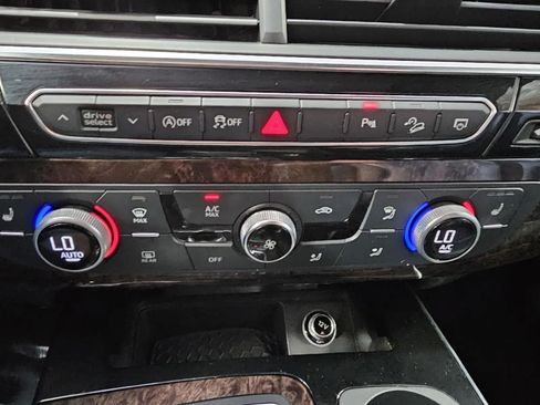 Used 2018 Audi Q7 3.0T Premium Plus AWD/4WD image 23