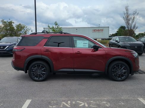 New 2026 Nissan Pathfinder SL w/ SL Premium Package AWD/4WD image 2