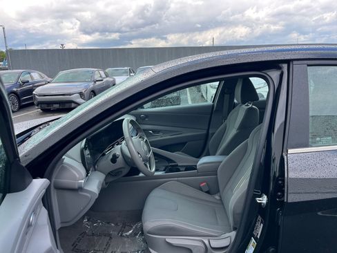 Used 2025 Hyundai Elantra SEL FWD image 27