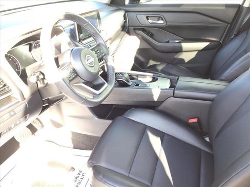 Used 2024 Nissan Rogue SV w/ SV Premium Package image 20