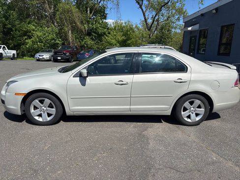 Used 2008 Ford Fusion SE FWD image 2