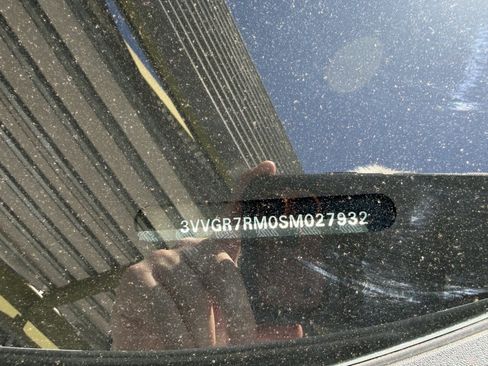 Used 2025 Volkswagen Tiguan SE R-Line AWD/4WD image 43