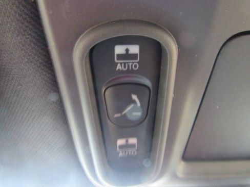 Used 2025 Chrysler Pacifica Limited FWD image 19