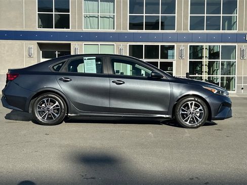 Used 2023 Kia Forte LXS w/ LXS Technology Package image 3