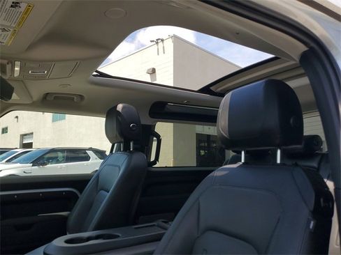 Used 2021 Land Rover Defender 90 First Edition image 15