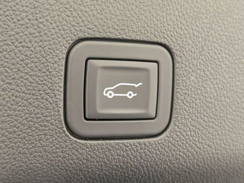 Used 2025 Chevrolet Tahoe High Country image 33