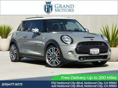 Used 2019 MINI Cooper S image 1