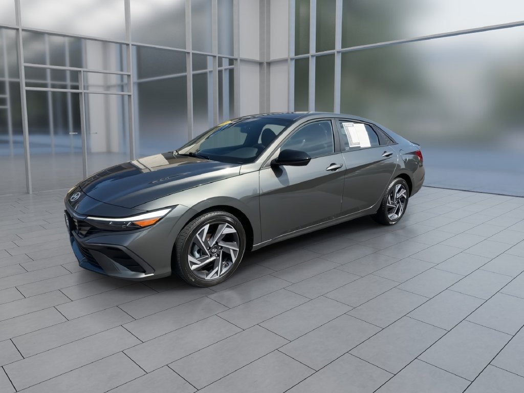Used 2025 Hyundai Elantra Sport FWD image 4
