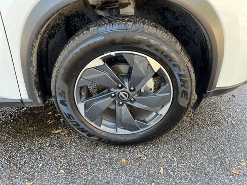 Used 2025 Nissan Rogue SV FWD image 27