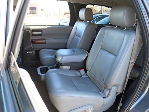 Used 2017 Toyota Sequoia Platinum image 30