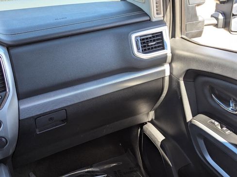 Used 2018 Nissan Titan PRO-4X image 17