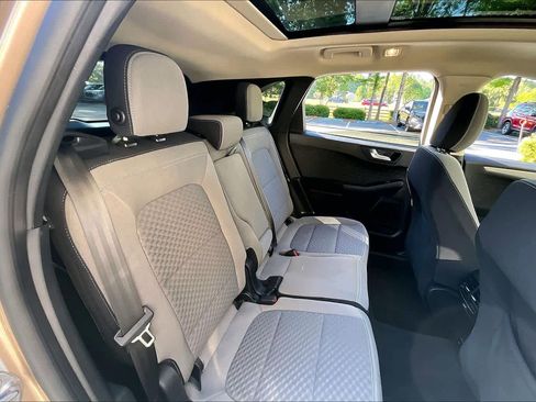 Used 2020 Ford Escape SE image 21
