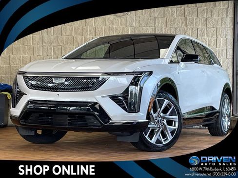 Used 2025 Cadillac Optiq Luxury 2 w/ LPO, Floor Liner Package AWD/4WD image 1