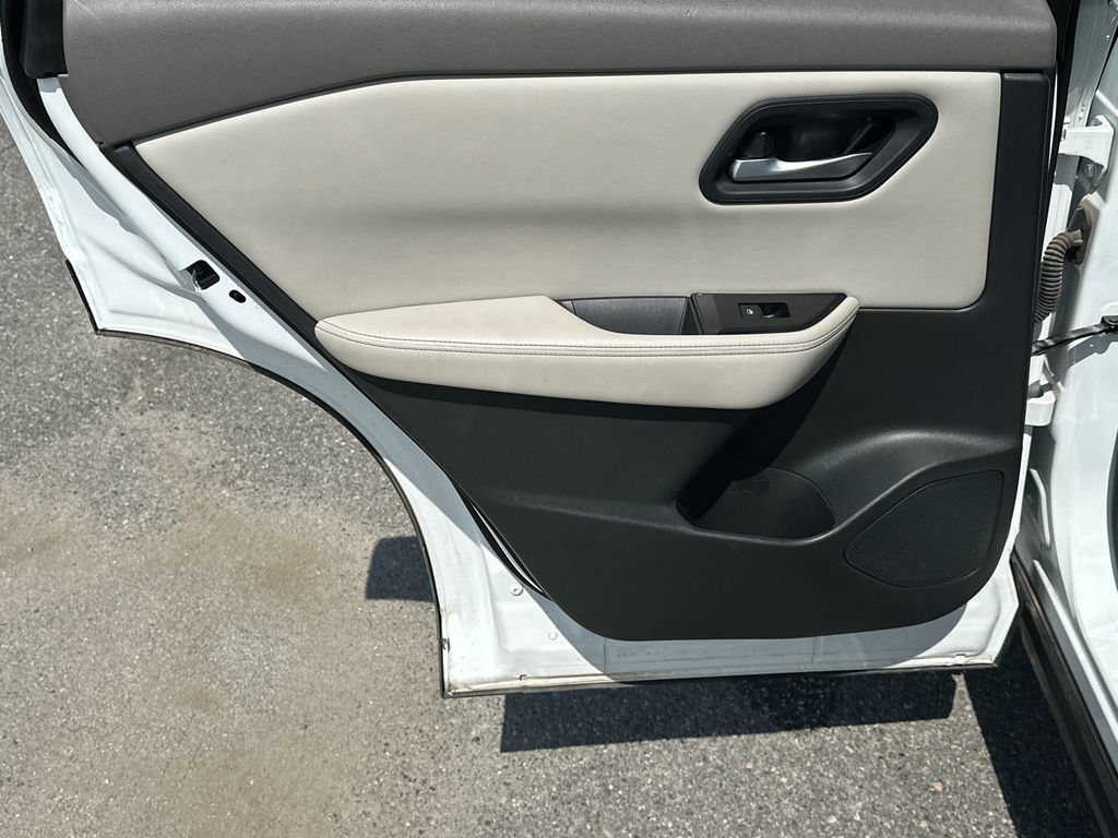 Used 2025 Nissan Rogue SV FWD image 22