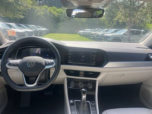 Used 2024 Volkswagen Jetta SE w/ Panoramic Sunroof Package FWD image 10