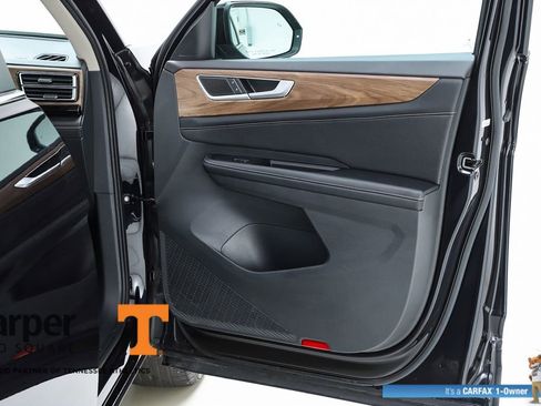 Used 2024 Volkswagen Atlas SE w/ Panoramic Sunroof Package image 32