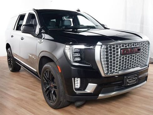 Used 2021 GMC Yukon Denali w/ Denali Premium Package AWD/4WD image 3