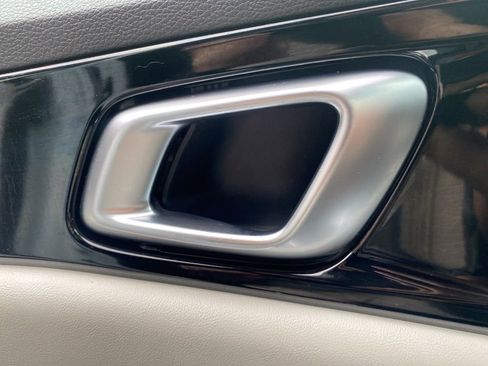 Certified 2023 Kia Carnival EX image 34