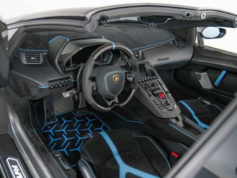 Used 2020 Lamborghini Aventador SVJ AWD/4WD image 16