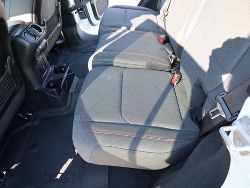 New 2025 Jeep Wrangler Unlimited Rubicon w/ Convenience Group image 12