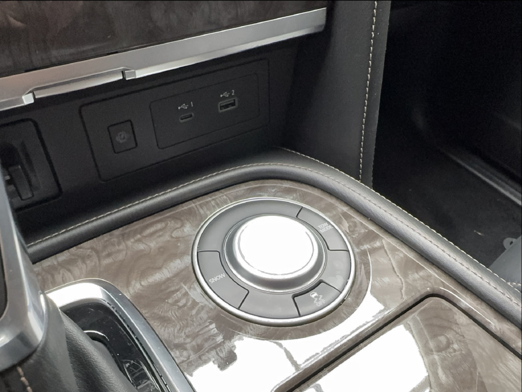 Used 2022 Nissan Armada Platinum w/ Captain's Chairs Package RWD image 57