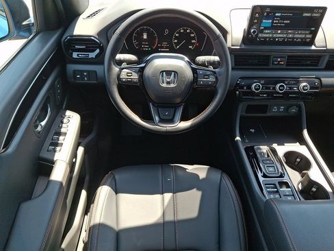 Used 2025 Honda Pilot TrailSport image 11