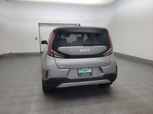Used 2023 Kia Soul LX w/ LX Technology Package FWD image 6