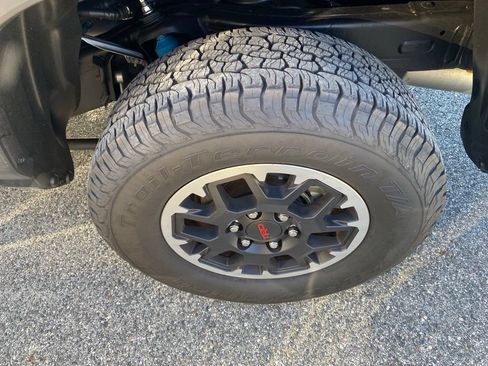 Used 2024 Toyota Tacoma TRD Off-Road w/ TRD Off Road Upgrade Package AWD/4WD image 15