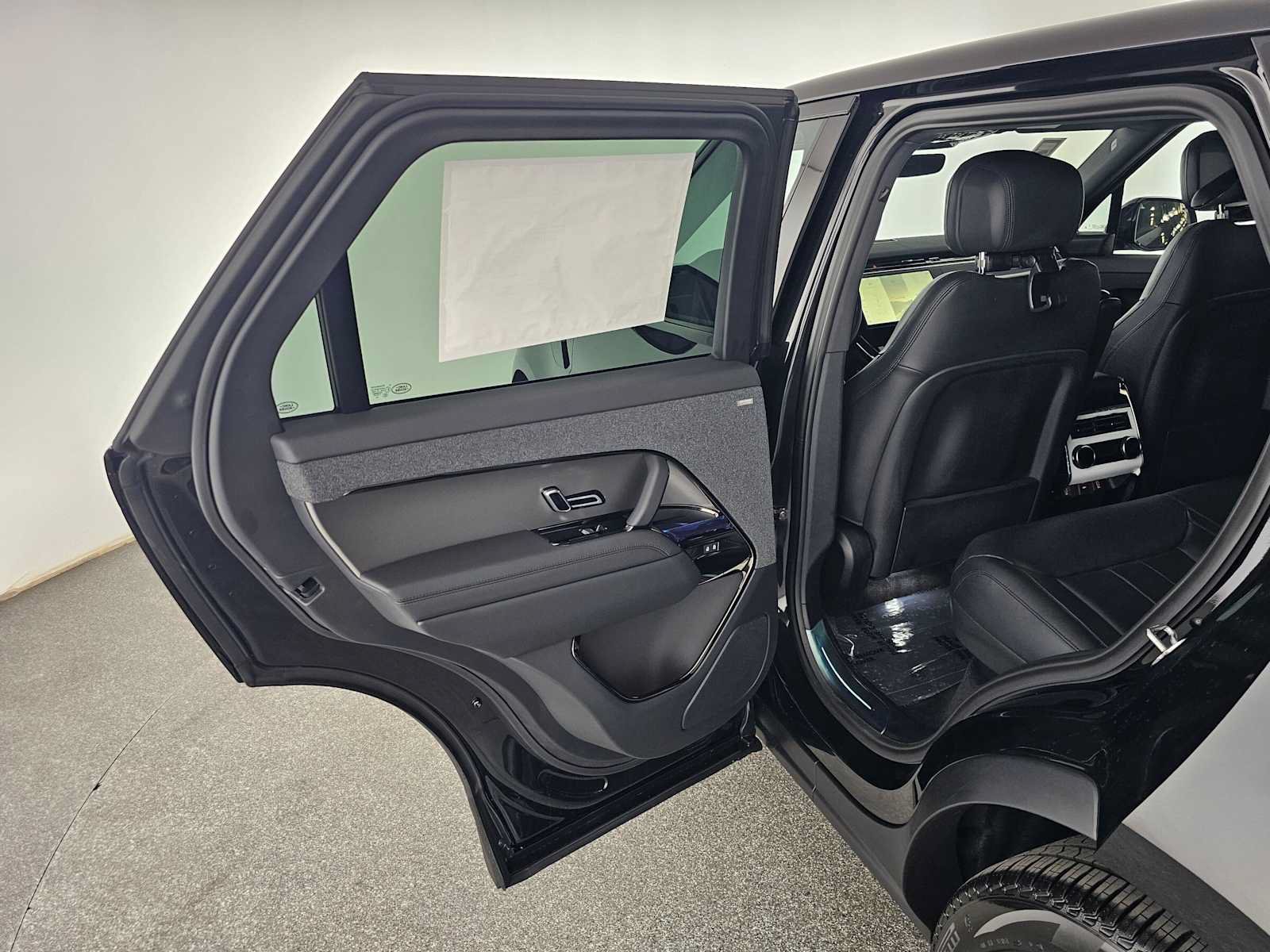 New 2027 Land Rover Range Rover Sport SE AWD/4WD image 15
