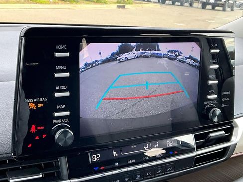 Used 2024 Toyota Sienna LE image 26