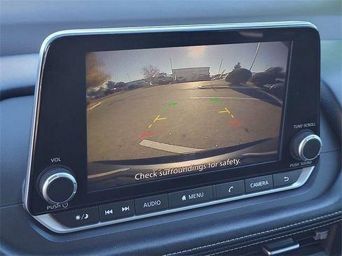 Used 2023 Nissan Rogue SV image 16