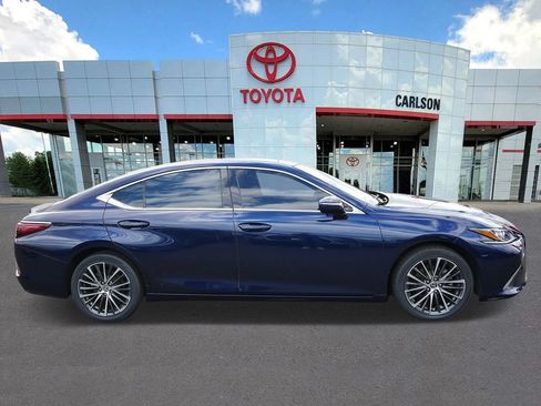 Used 2023 Lexus ES 350 w/ Premium Package FWD image 4