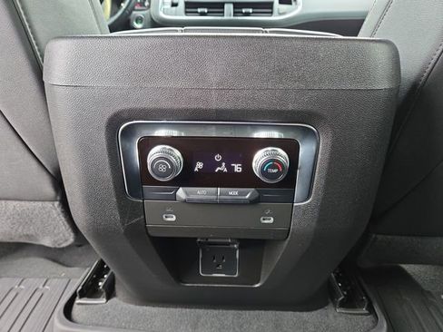 Used 2023 GMC Yukon SLT image 34