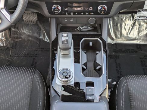 New 2025 Mitsubishi Outlander SE image 18