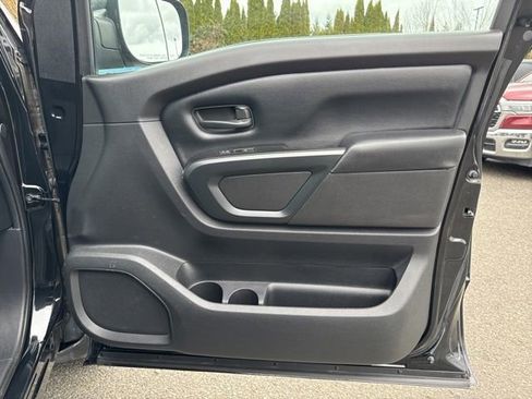 Used 2019 Nissan Titan S image 11