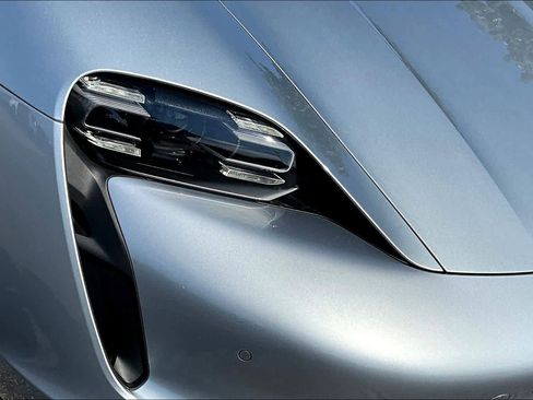 Used 2022 Porsche Taycan image 27