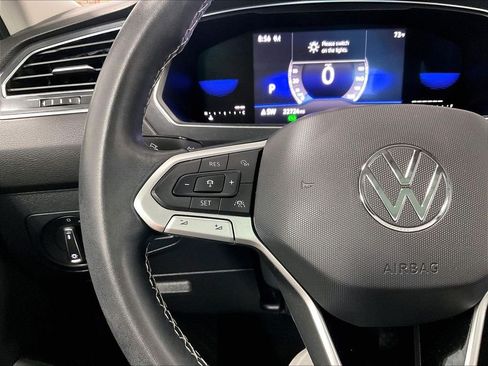 Used 2022 Volkswagen Tiguan SE AWD/4WD image 23